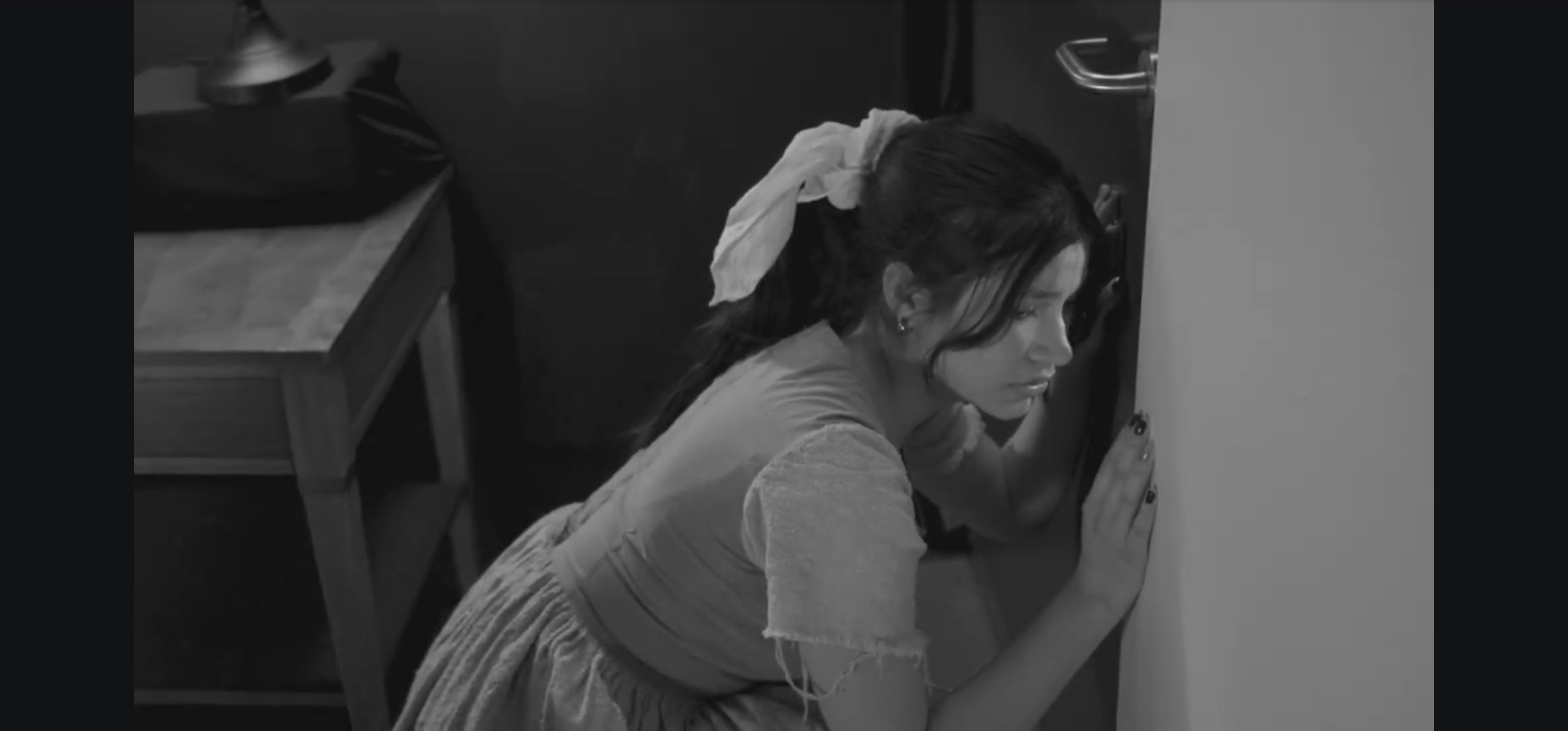 Black and white film still of Anneth Paola Davis in period costume
